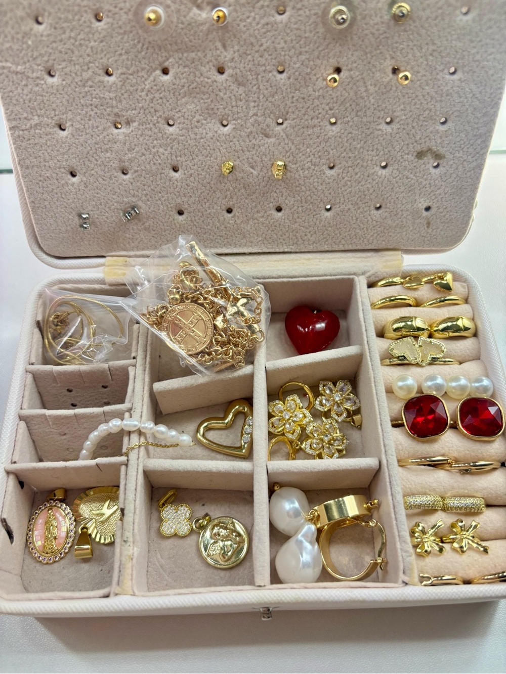 Gorgeous Jewelry Bundle ~ 39 pieces + Jewelry Case